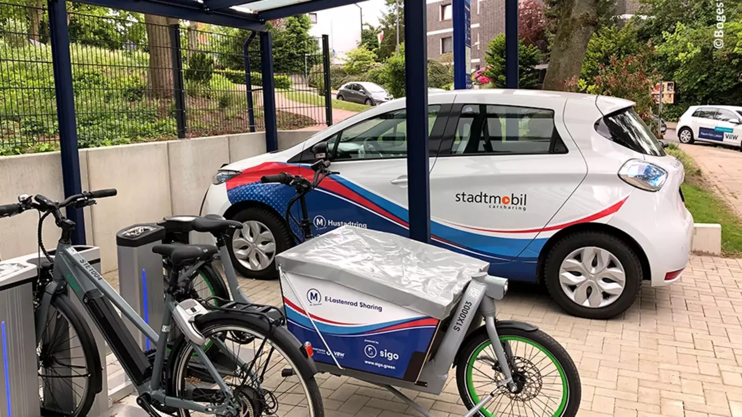 Mobilstation mit E-Bike und E-Auto